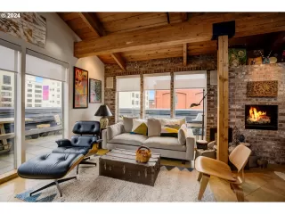 Photo #6: 24130028 Listing