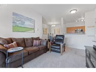 Photo #3: 24131078 Listing