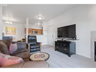 Photo #4: 24131078 Listing