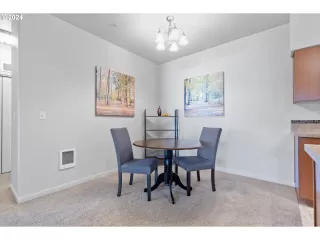 Photo #5: 24131078 Listing