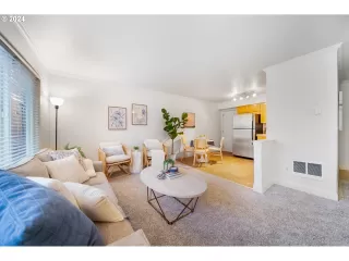 Photo #4: 24131254 Listing