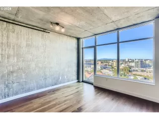 Photo #4: 24131715 Listing