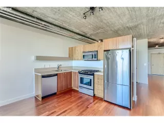 Photo #5: 24131715 Listing