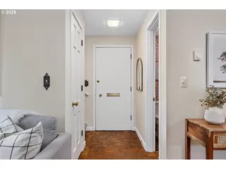 Photo #6: 24131991 Listing