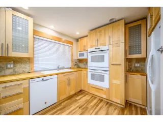 Photo #1: 24132224 Listing