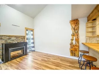 Photo #3: 24132224 Listing