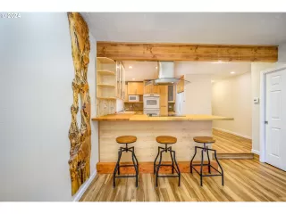 Photo #4: 24132224 Listing