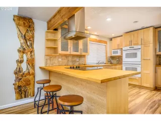 Photo #5: 24132224 Listing