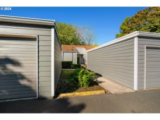 Photo #4: 24132352 Listing 