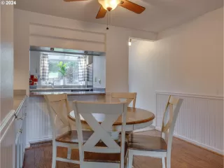 Photo #2: 24132538 Listing