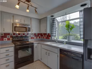 Photo #3: 24132538 Listing