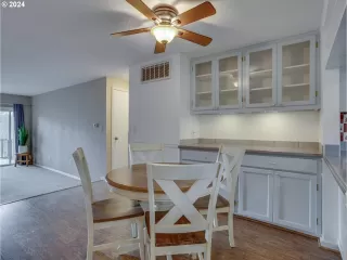 Photo #6: 24132538 Listing