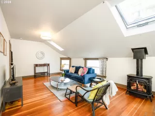 Photo #2: 24133171 Listing
