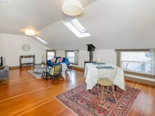 Photo #3: 24133171 Listing