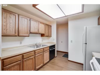 Photo #6: 24134041 Listing