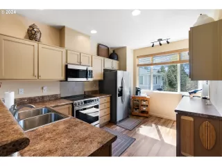 Photo #4: 24134860 Listing