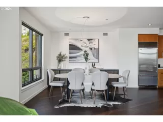 Photo #6: 24135575 Listing