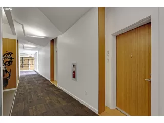 Photo #3: 24136324 Listing