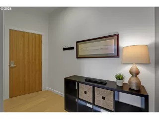 Photo #4: 24136324 Listing