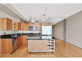 Photo #3: 24137319 Listing