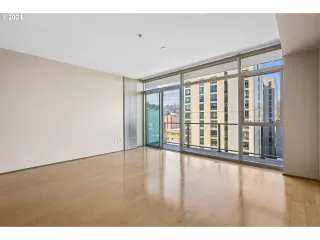 Photo #5: 24137319 Listing