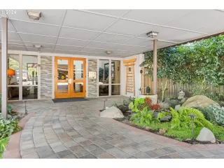 Photo #3: 24137593 Listing