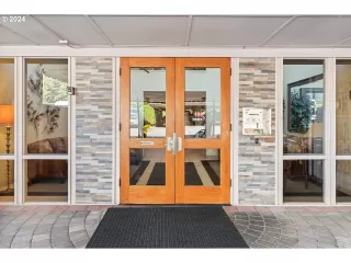 Photo #4: 24137593 Listing