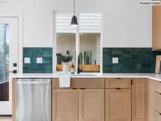 Photo #3: 241378563 Listing