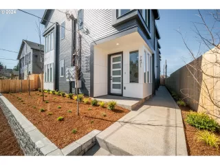 Photo #2: 24138354 Listing