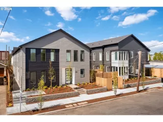 Photo #3: 24138354 Listing