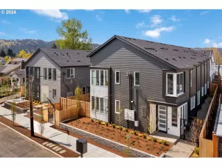 Photo #4: 24138354 Listing