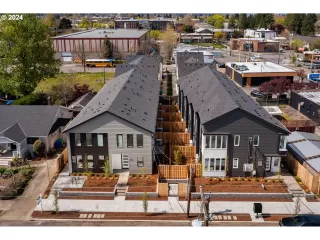 Photo #5: 24138354 Listing