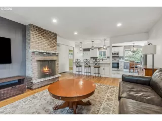 Photo #3: 24142067 Listing