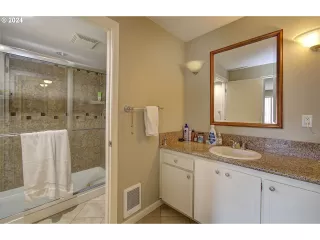 Photo #5: 24142307 Listing 