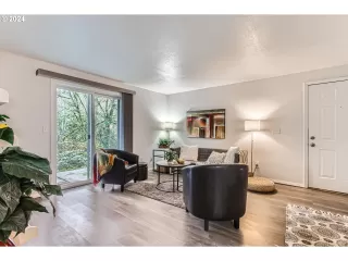 Photo #4: 24143036 Listing