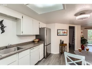 Photo #6: 24143036 Listing