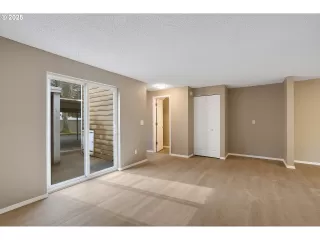 Photo #6: 24143187 Listing