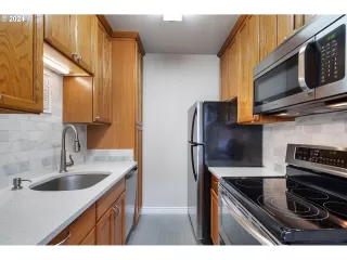 Photo #3: 24143638 Listing