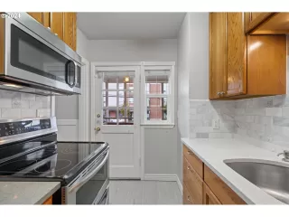 Photo #4: 24143638 Listing