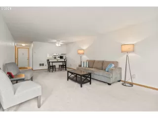 Photo #4: 24144114 Listing