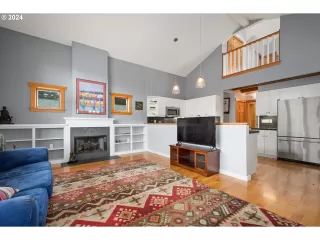 Photo #5: 24144872 Listing