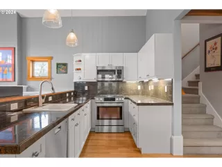 Photo #6: 24144872 Listing