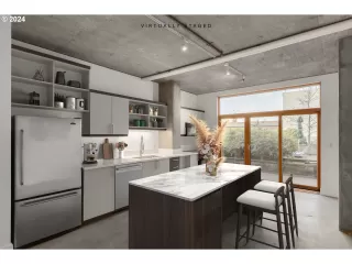 Photo #4: 24145852 Listing