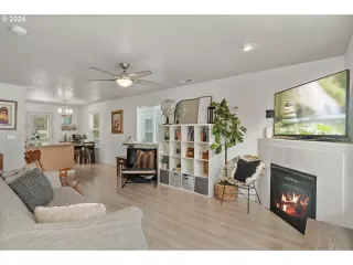 Photo #5: 24146082 Listing 