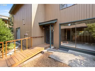 Photo #1: 24146572 Listing