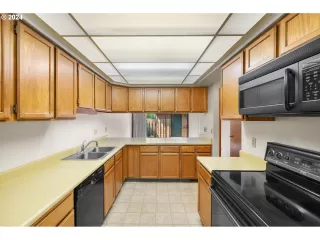 Photo #3: 24146572 Listing