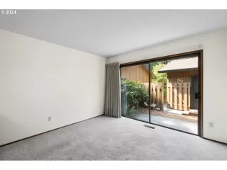 Photo #4: 24146572 Listing