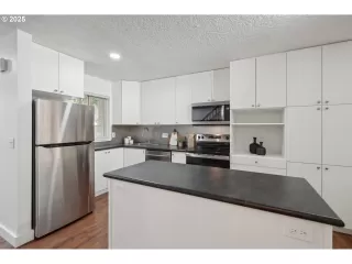 Photo #5: 24147581 Listing 