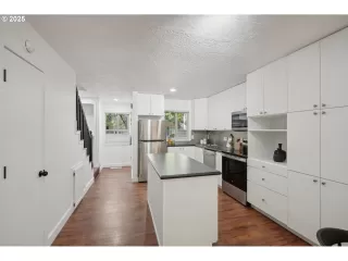 Photo #6: 24147581 Listing 