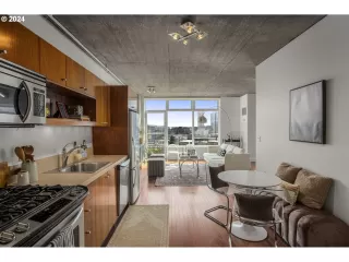 Photo #1: 24148717 Listing